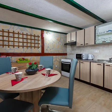 فيلة Fenix Zadarvillas