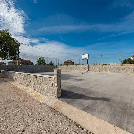 Fenix Zadarvillas فيلة